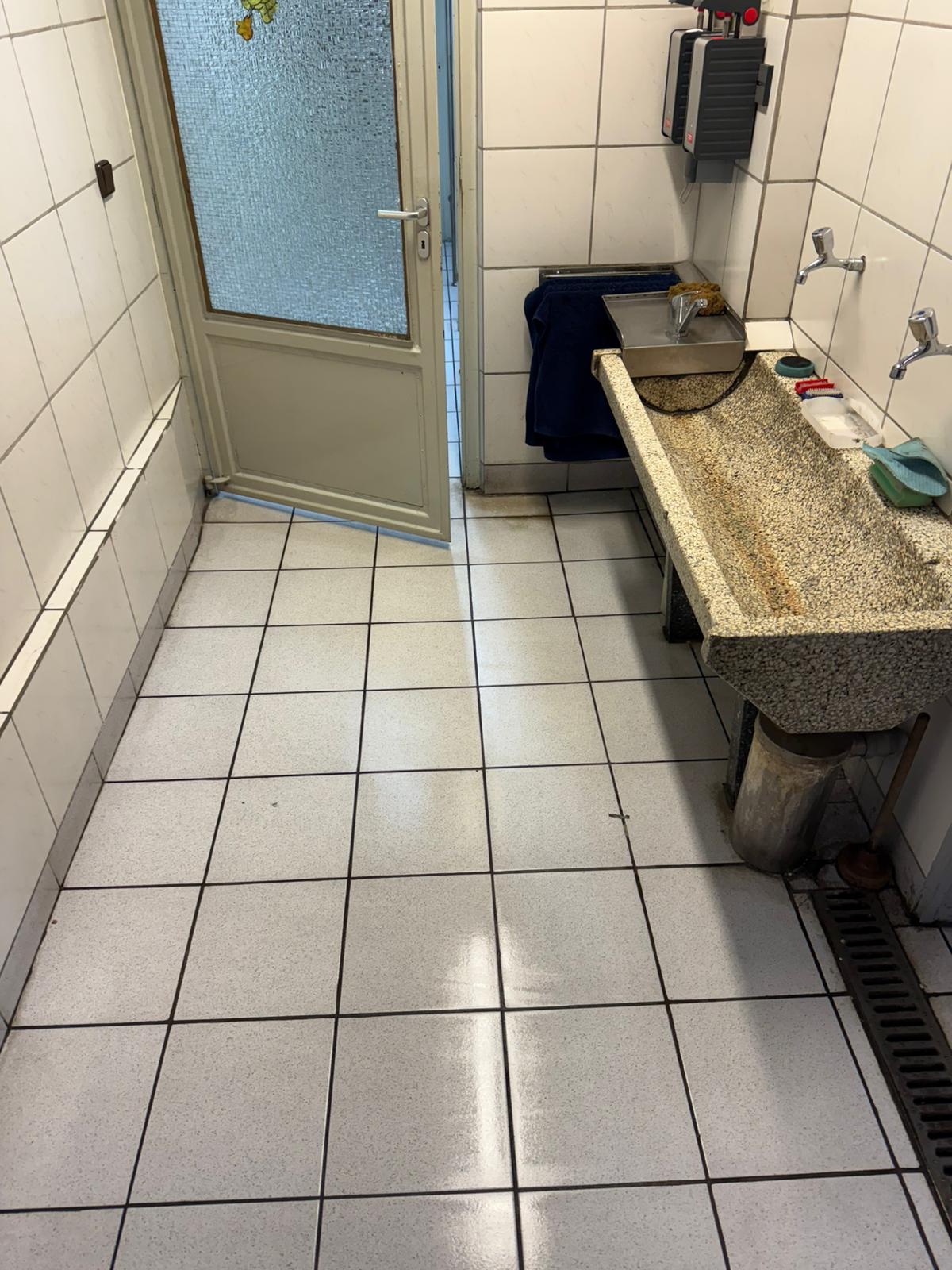 Nachher – Werkstatt- / Bodenreinigung